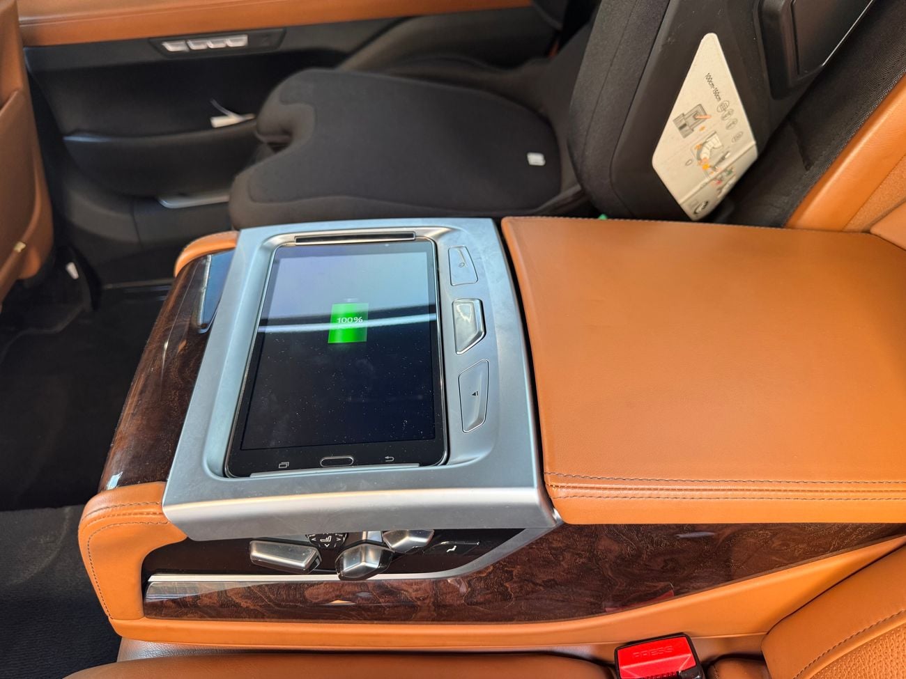 بي أم دبليو 750Li إكس درايف لاكجوري