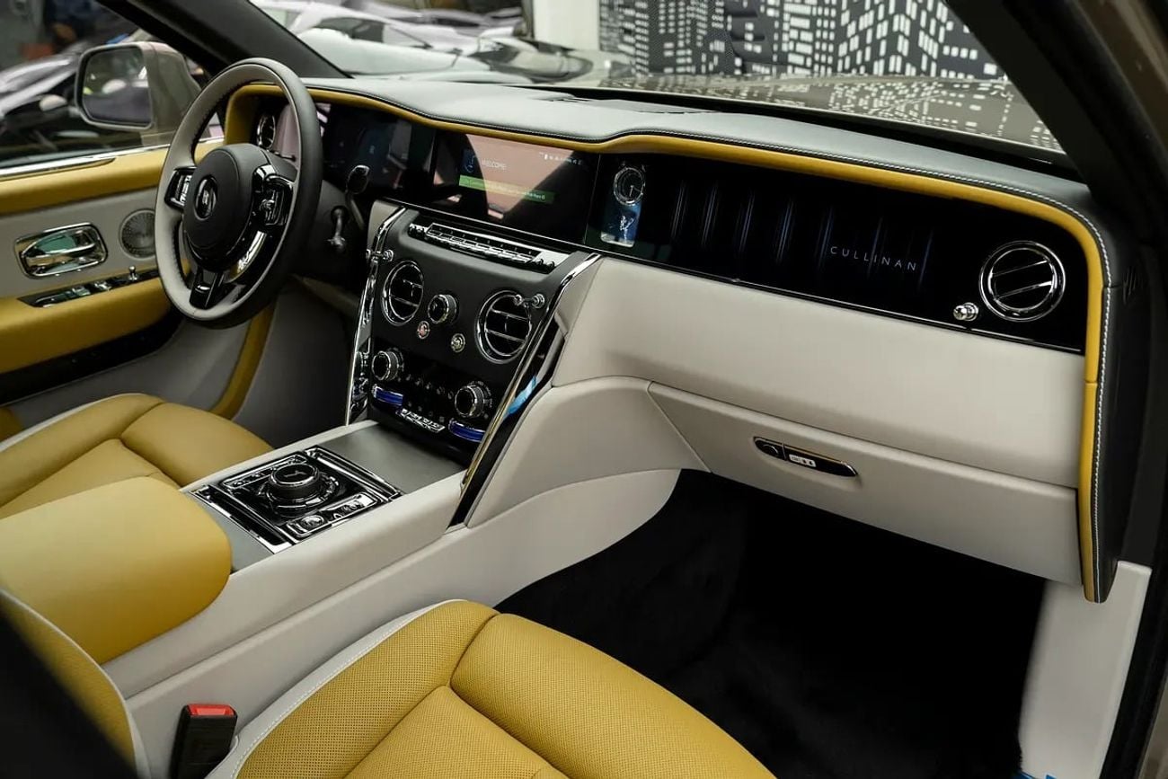 Rolls Royce Cullinan SILVER BADGE