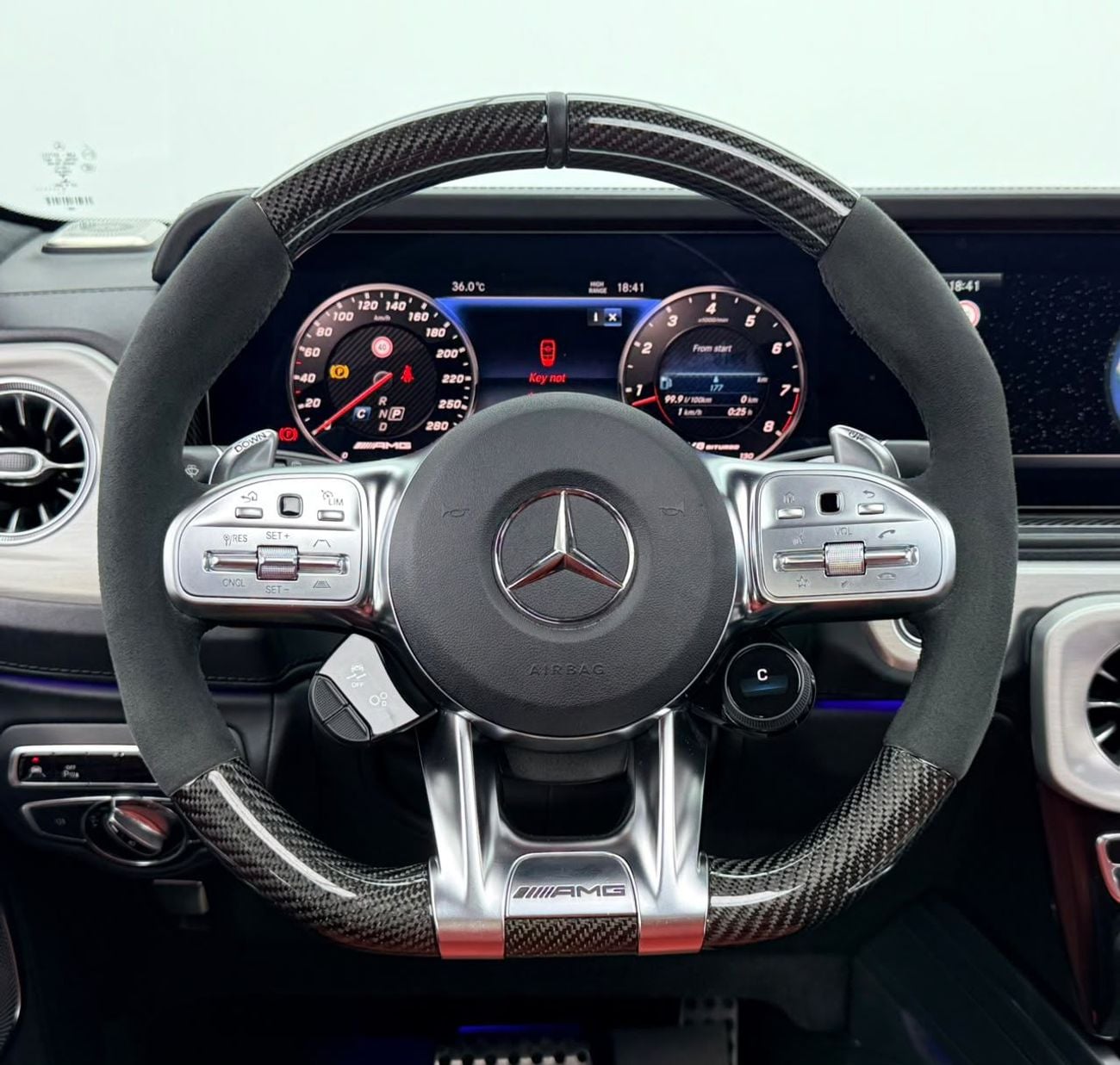 مرسيدس بنز G 63 AMG STANDARD مرسيدس بنز G63 AMG موديل 2022، باقة نايت، ضمان، سجل صيانة كامل، مقصورة داخلية من ألياف الكربون، دول
