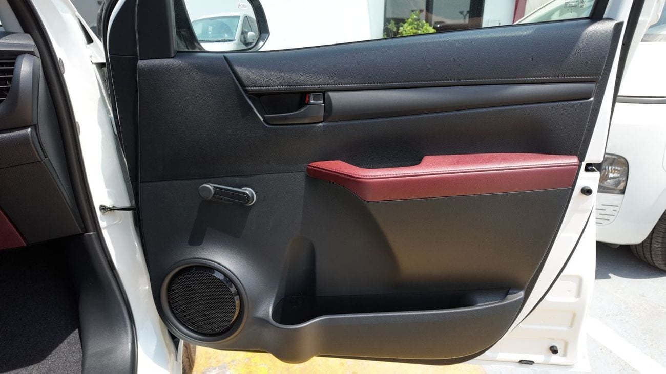 Toyota Hilux DLX 2.4L diesel 4WD 2026