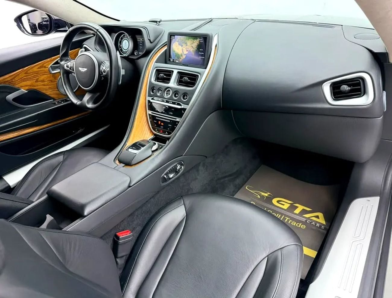 أستون مارتن DB11 V12 Coupe, Service History, Fully Loaded, Excellent Condition, Japanese