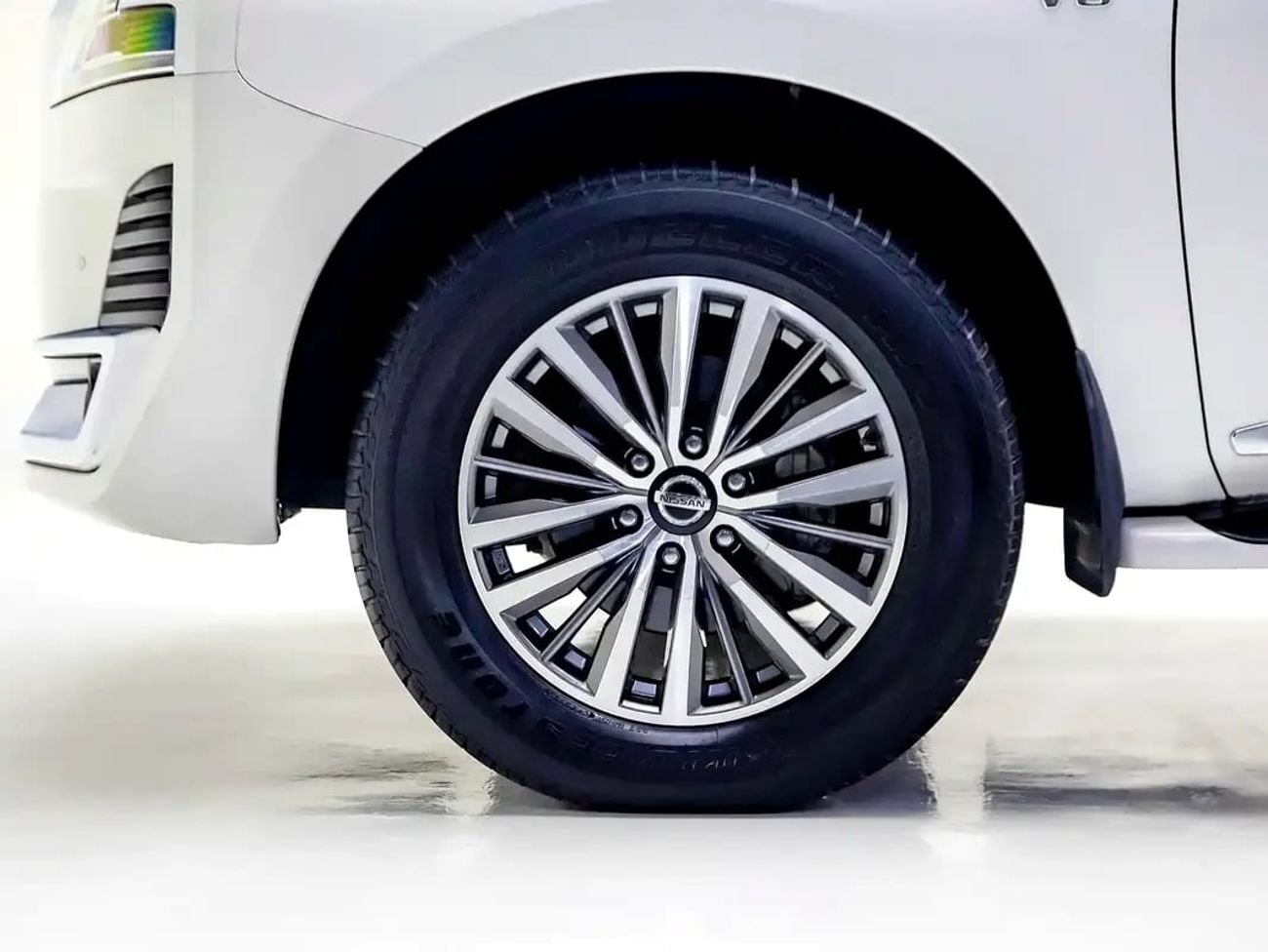 Nissan Patrol l LE V8 – 400 hp | GCC Spec | Full-Size Luxury