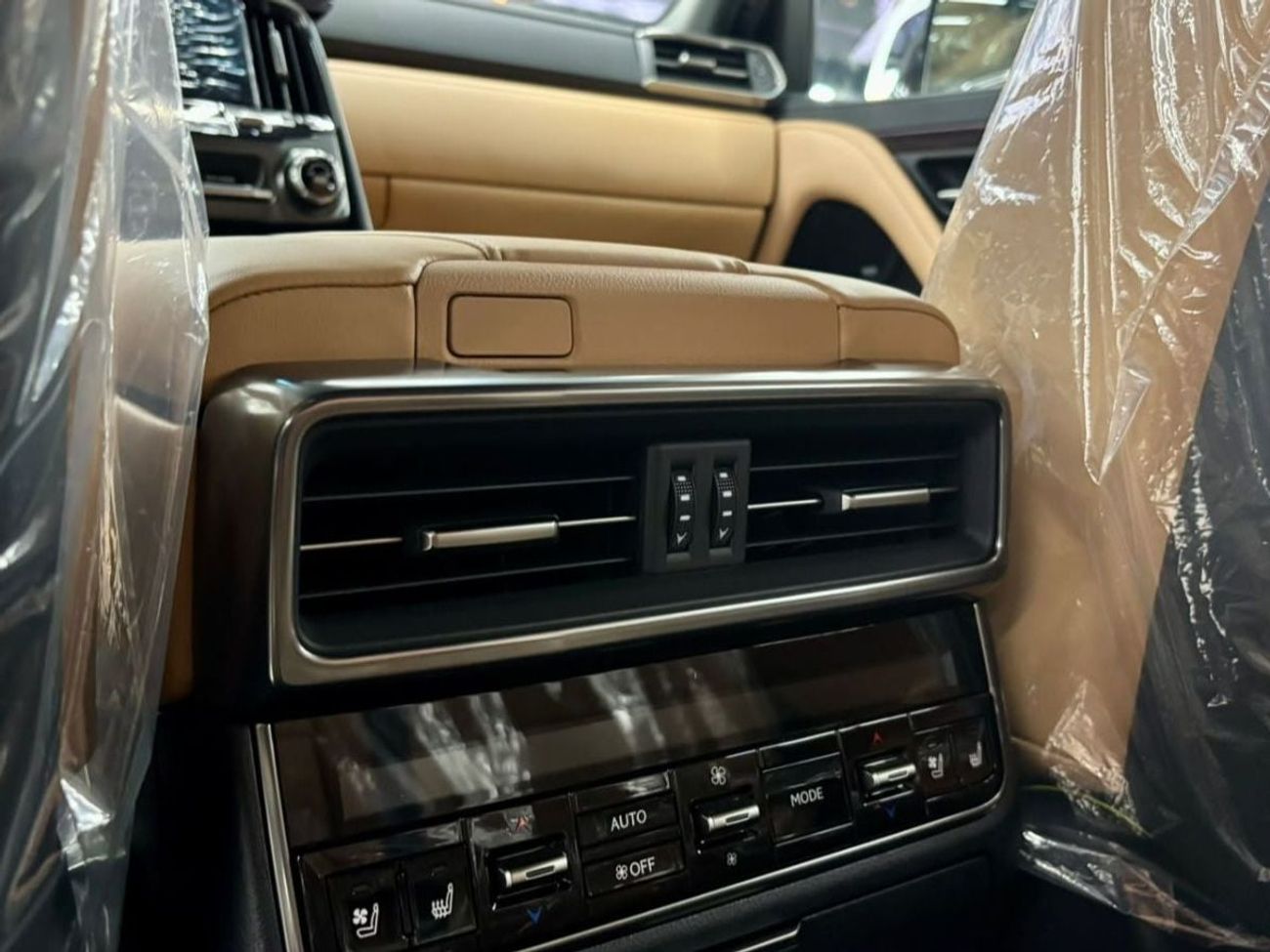 لكزس LX 700h SIGNATURE