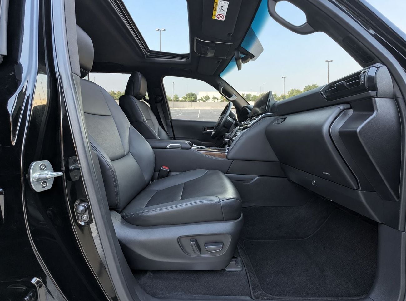 Toyota Land Cruiser VXR 2022MODEL 3.3L twin turbo v6 Diesel engine Colour Black Transmission Automatic Interior Black push s