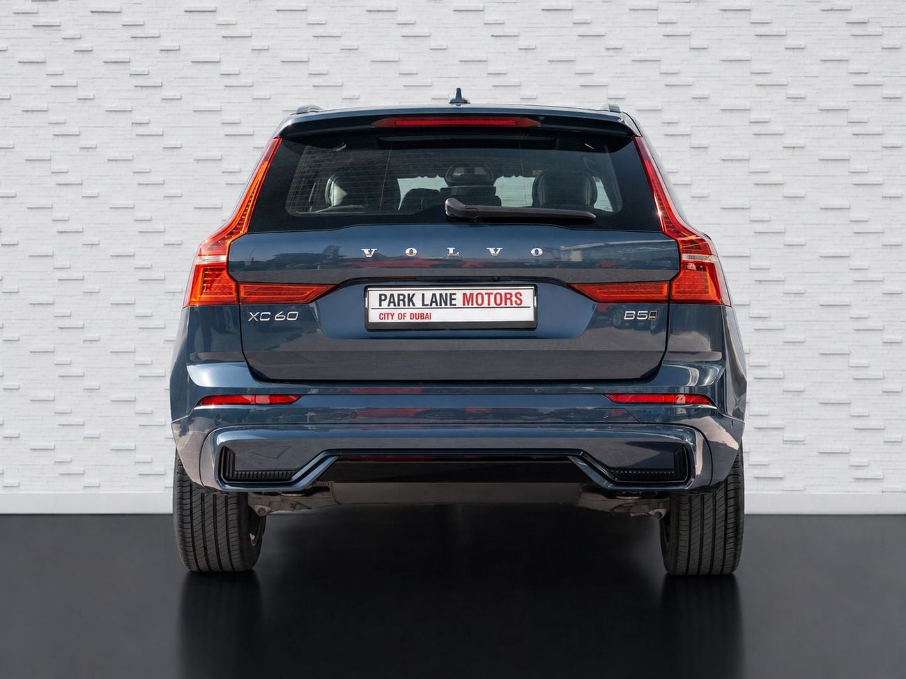 Volvo XC60 ULTIMATE DARK Volvo XC60 B5 2024 GCC specs