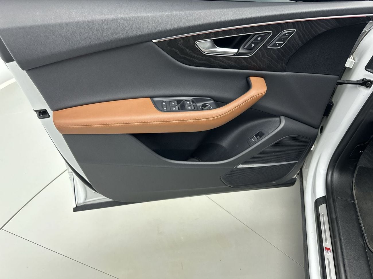 أودي Q8 55 TFSI quattro 340hp (Ref# 07009)