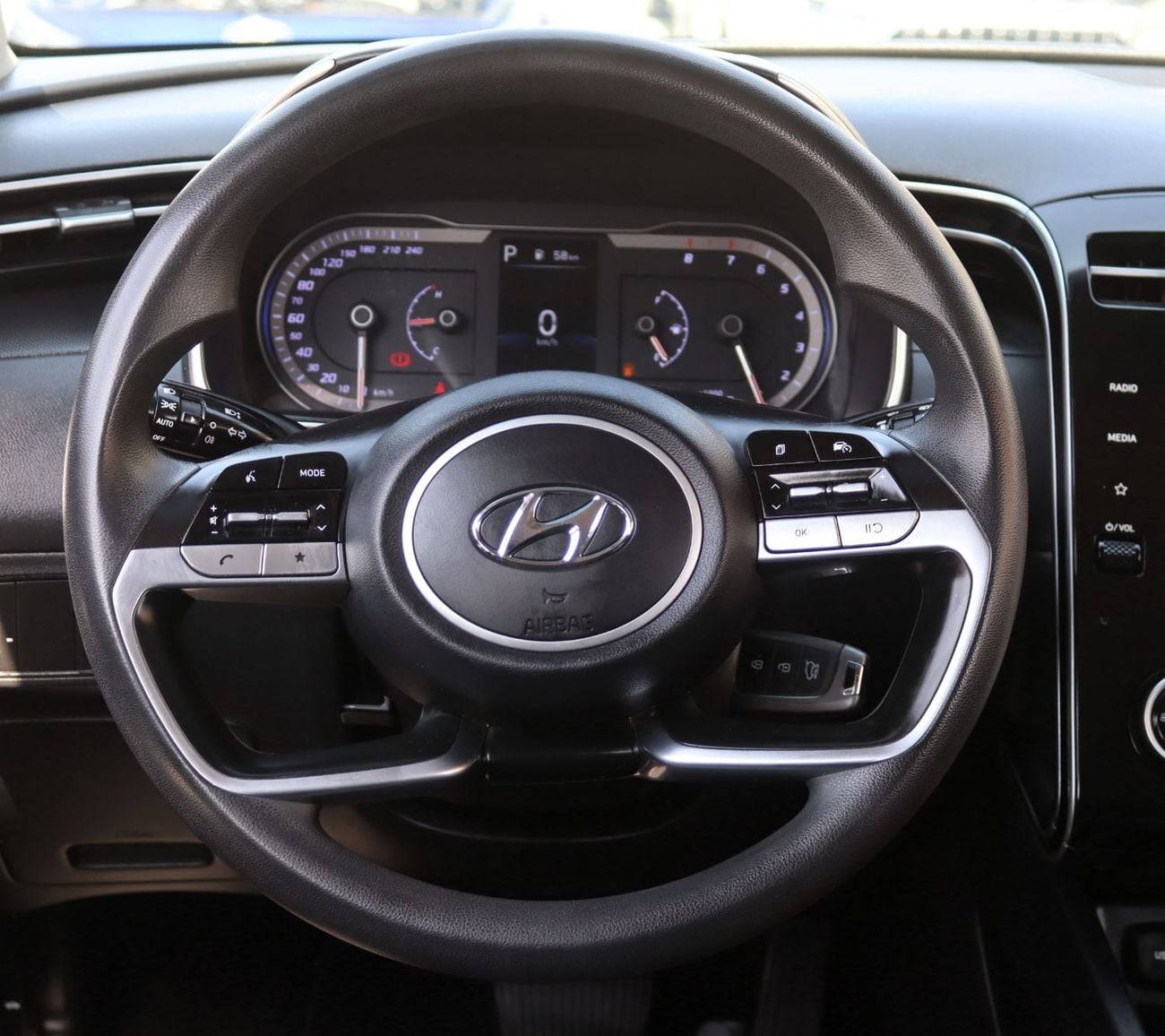 Hyundai Tucson SMART ACCIDENTS FREE - GCC - PERFECT CONDITION INSIDE OUT 2000 CC