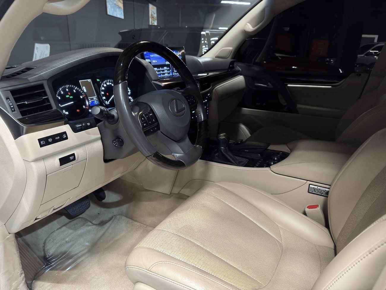 لكزس LX 570 SIGNATURE 2020 Lexus LX 570 Platinum | GCC | 61,000 KM | V8