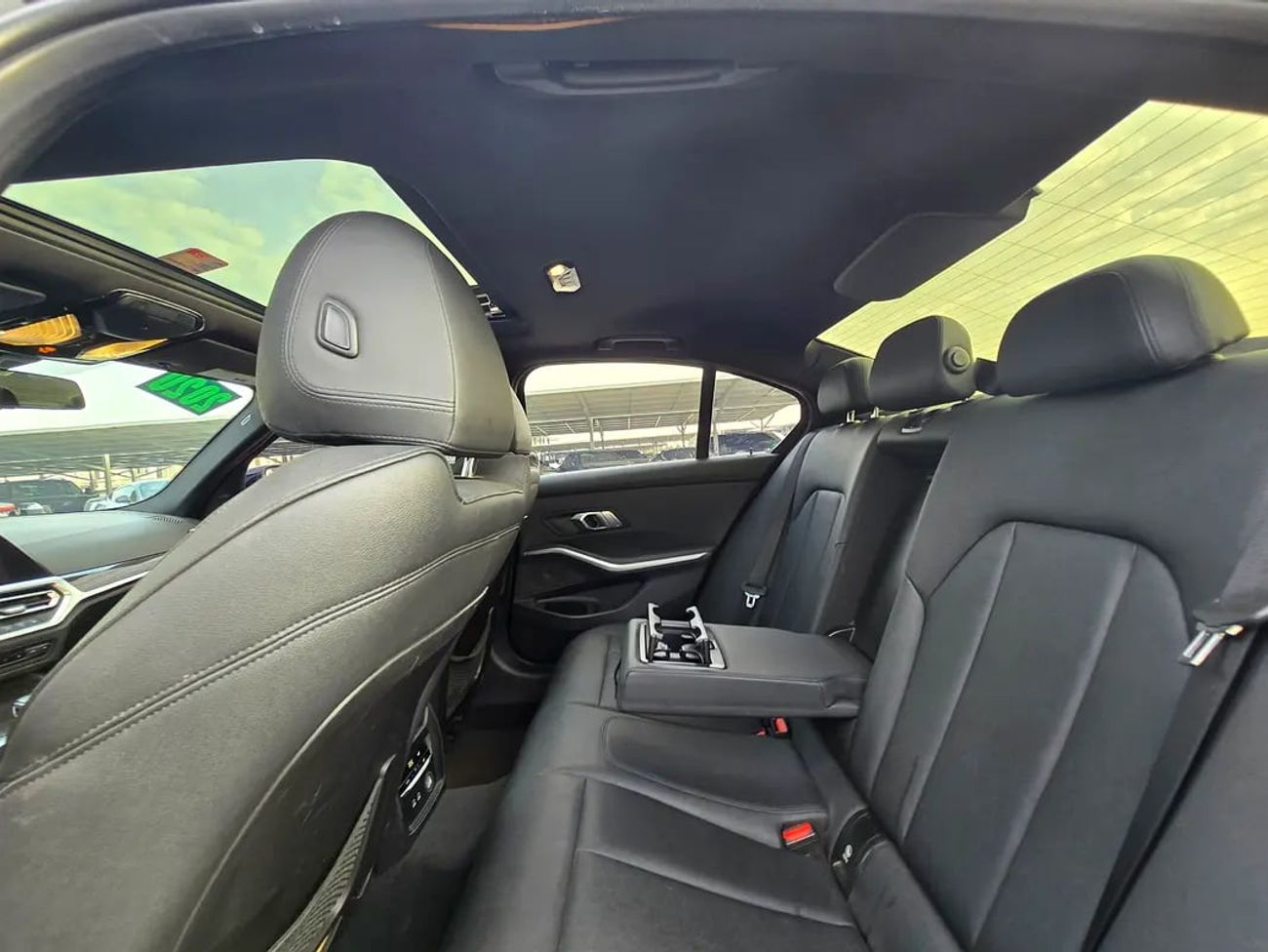 BMW 330i 330i - American Specs - GCC Stock