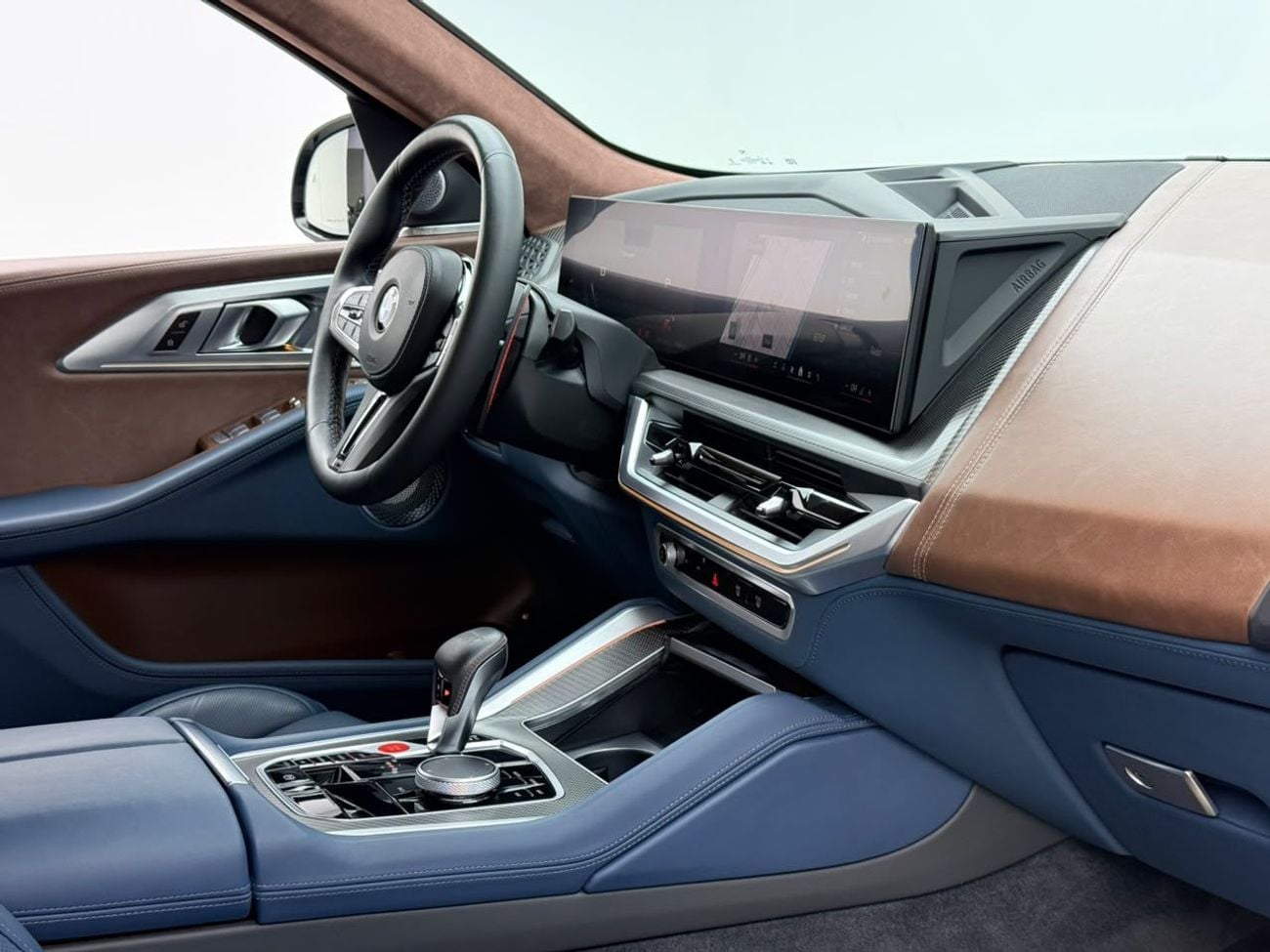بي أم دبليو XM M SPORT بي إم دبليو XM موديل 2024، ضمان بي إم دبليو + باقة خدمة 2029، سجل صيانة كامل من بي إم دبليو، مقصورة