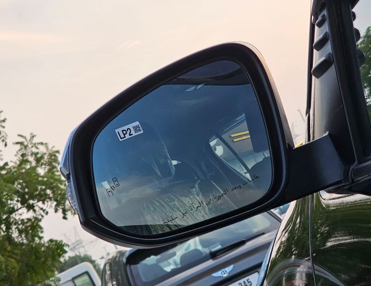 Toyota Hilux TOYOTA HILUX SR5 WIDE BODY || 2.7L PETROL V4 M/T 4WD | BLIND SPOT | WINDOW VISOR | REAR CAMERA | AUT