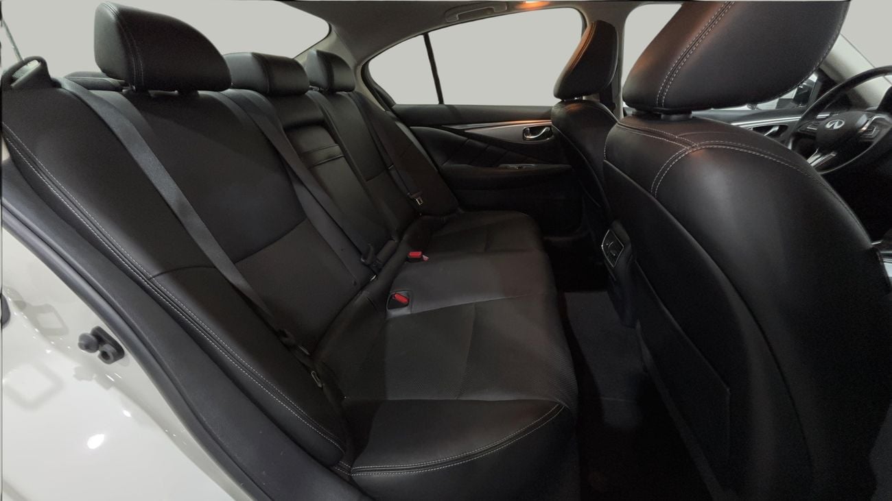 إنفينيتي Q50 LUXE كارس24 هي سوق ضخم للسيارات المستعملة موثوق ومضمون ٪كارس24 هي سوق ضخم للسيارات المستعملة موثوق ومضمون
