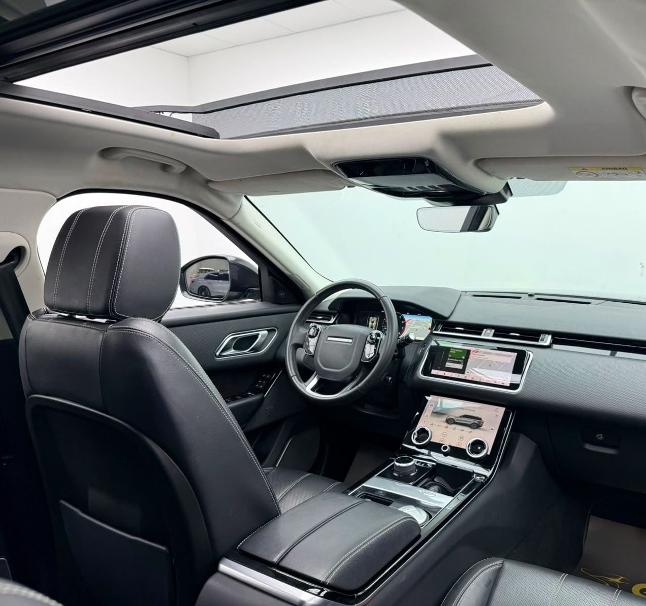 Land Rover Range Rover Velar R-DYNAMIC SE 2018 Range Rover Velar P380 SE, Full Service History, Fully Loaded, Excellent Condition, GCC