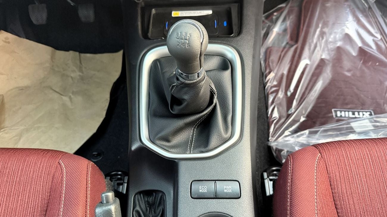 Toyota Hilux DLX 2.4L Diesel MT 2026YM