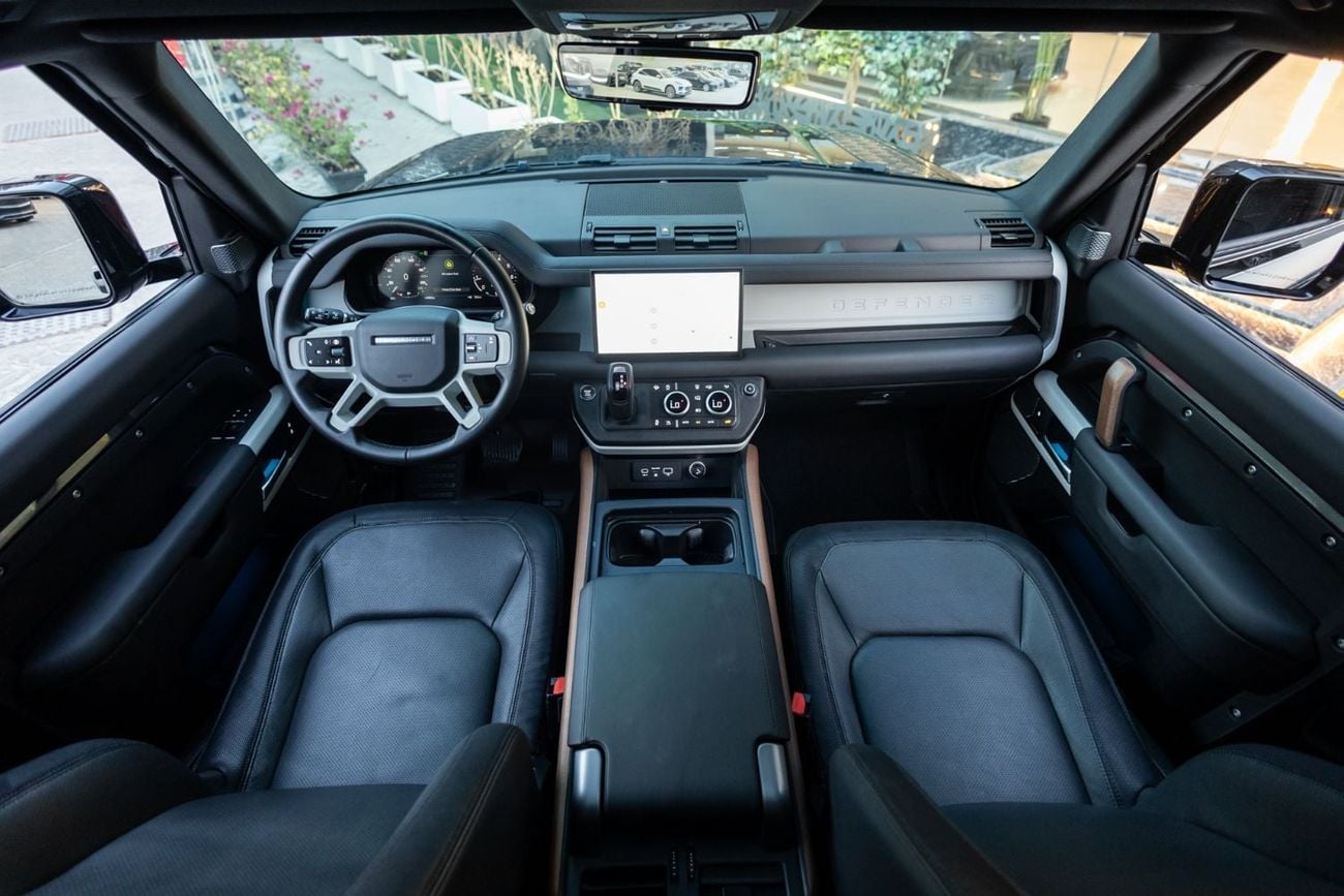 Land Rover Defender 90 X-DYNAMIC SE P300 Land Rover Defender 90 X-Dynamic SE P300 2024 GCC | Agency Warranty