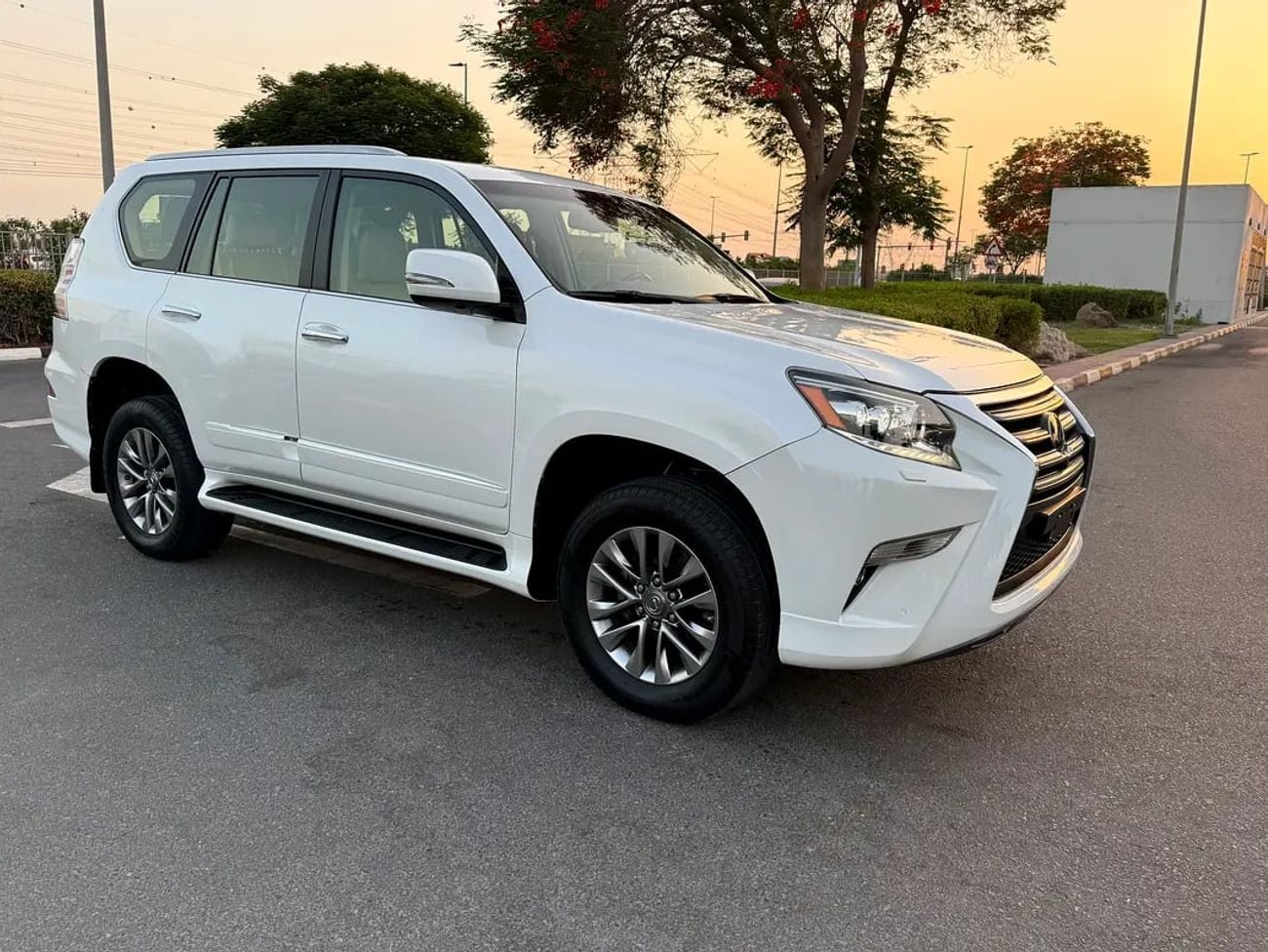 Lexus GX460 GX 460 GCC Specs - Well Maintained