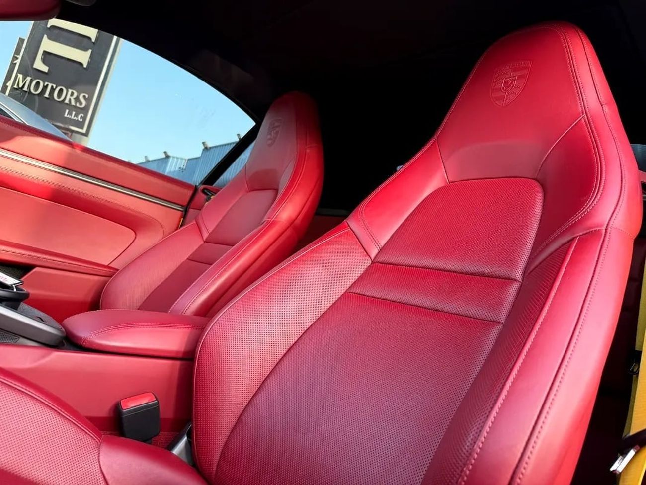 Porsche 911 CARRERA