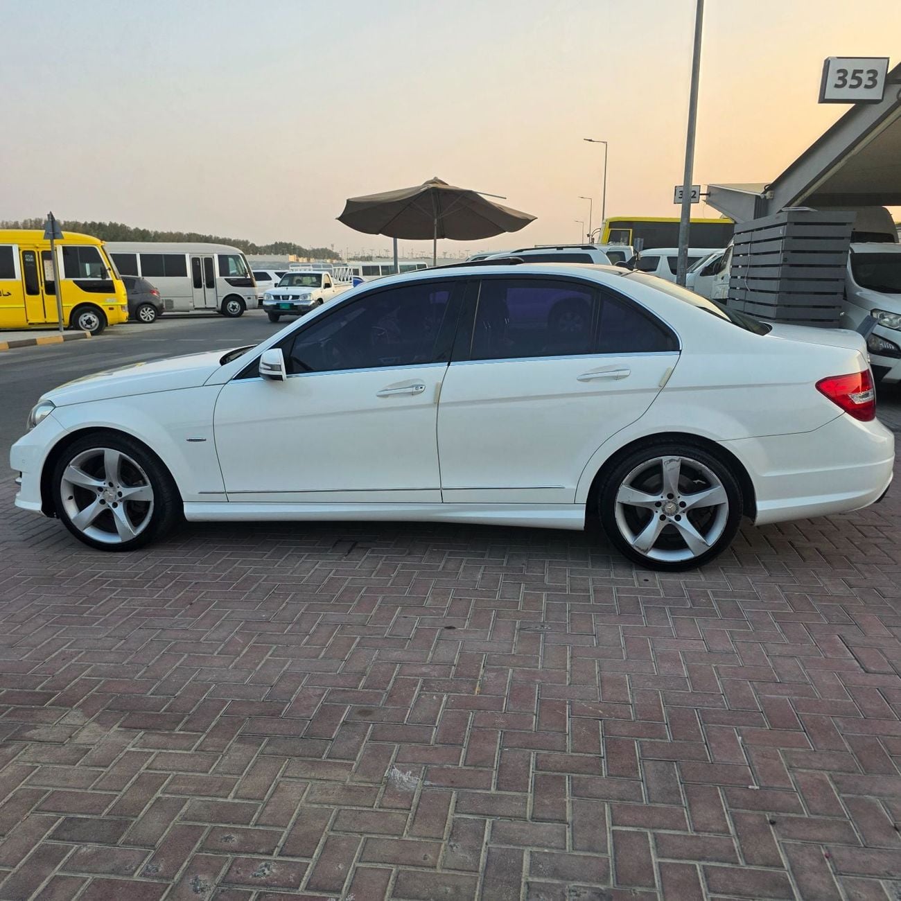 مرسيدس بنز C 200 AVANTGARDE SPORTS
