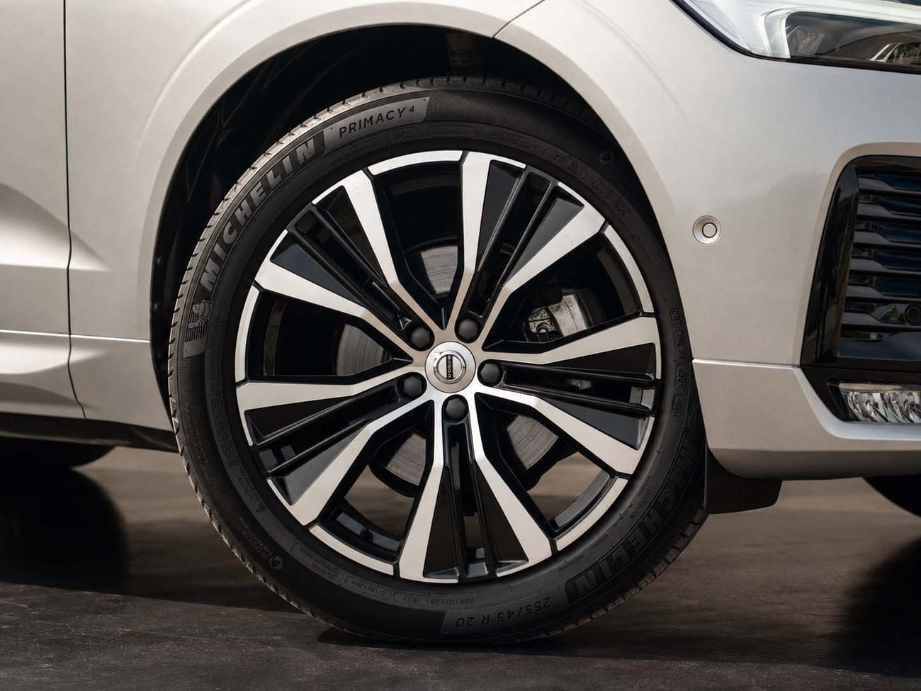 فولفو XC 60 ULTIMATE DARK LE Volvo XC60 B5 2024 مواصفات خليجية