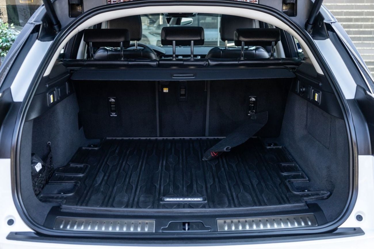 Land Rover Range Rover Velar P250 Dynamic SE Range Rover Velar P250 Dynamic SE 2025 GCC | Agency Warranty | Service Contract