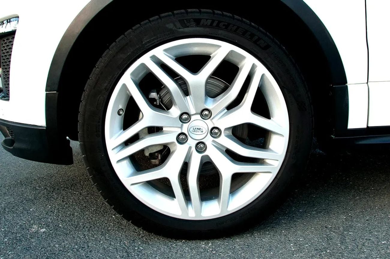 لاند روفر رانج روفر إيفوك إتش إس إي ديناميك | GCC Specs | Low Mileage | FSH