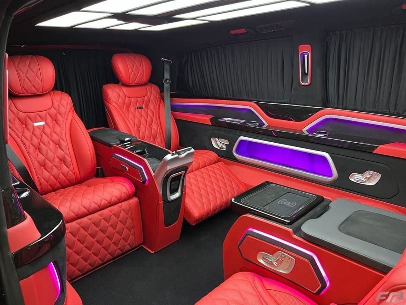 Mercedes Benz V 250 AVANTGARDE/E VIP BUSINESS VAN – FULL LUXURY OPTION | BRAND NEW | GCC | 2023 ORIGINAL BRABUS BODY KIT WITH CERTIF
