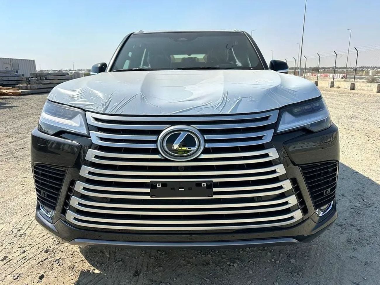 لكزس LX 600 سيجنتشر 2026 Lexus LX600 Signature (7-Seater) 3.5L V6 Twin-Turbo Petrol A/T 4WD Export Only