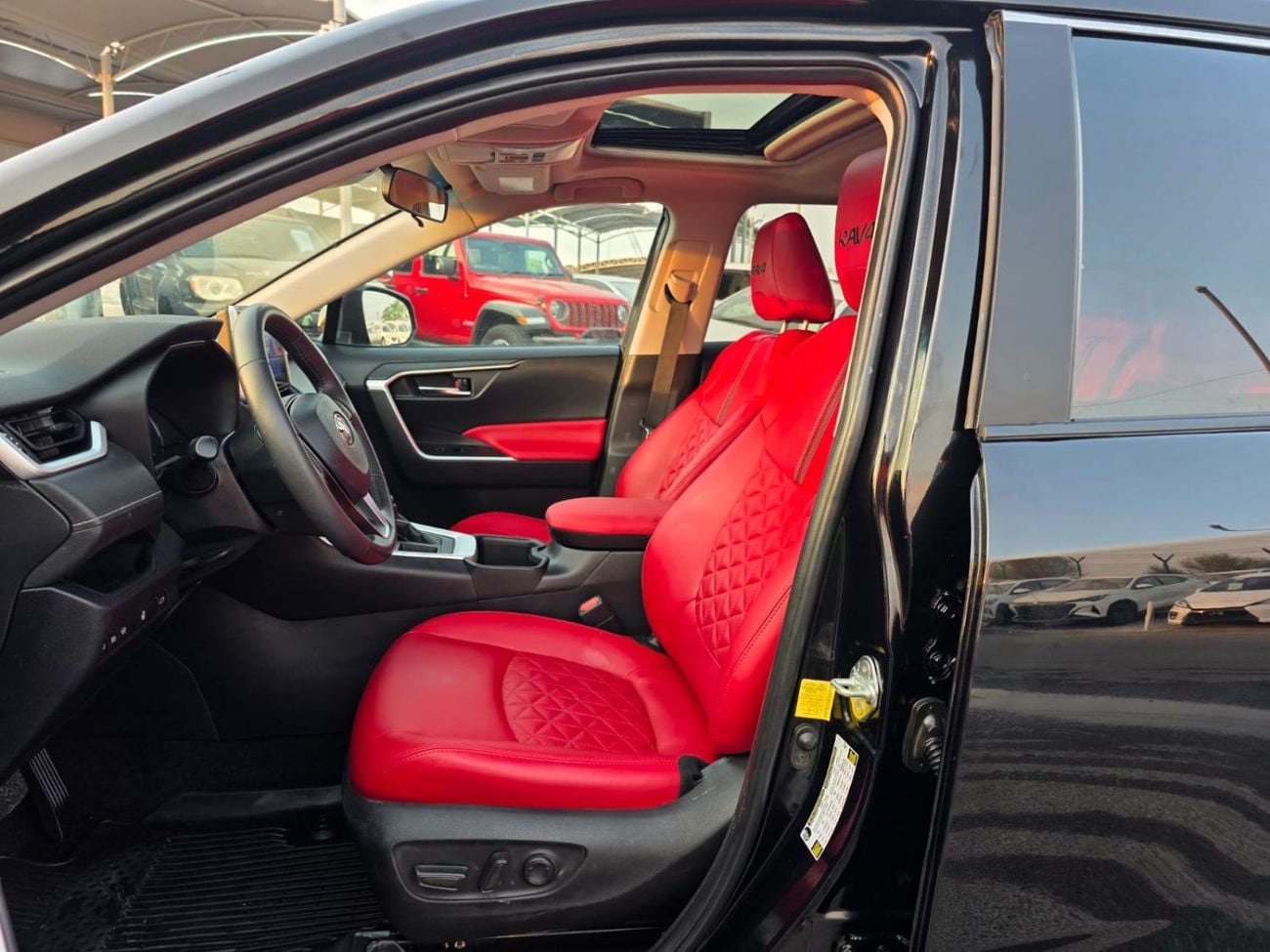 Toyota RAV4 XLE 2023 Model XLE Full Option Sunroof , Push button, Leather seats and Trunk automatic