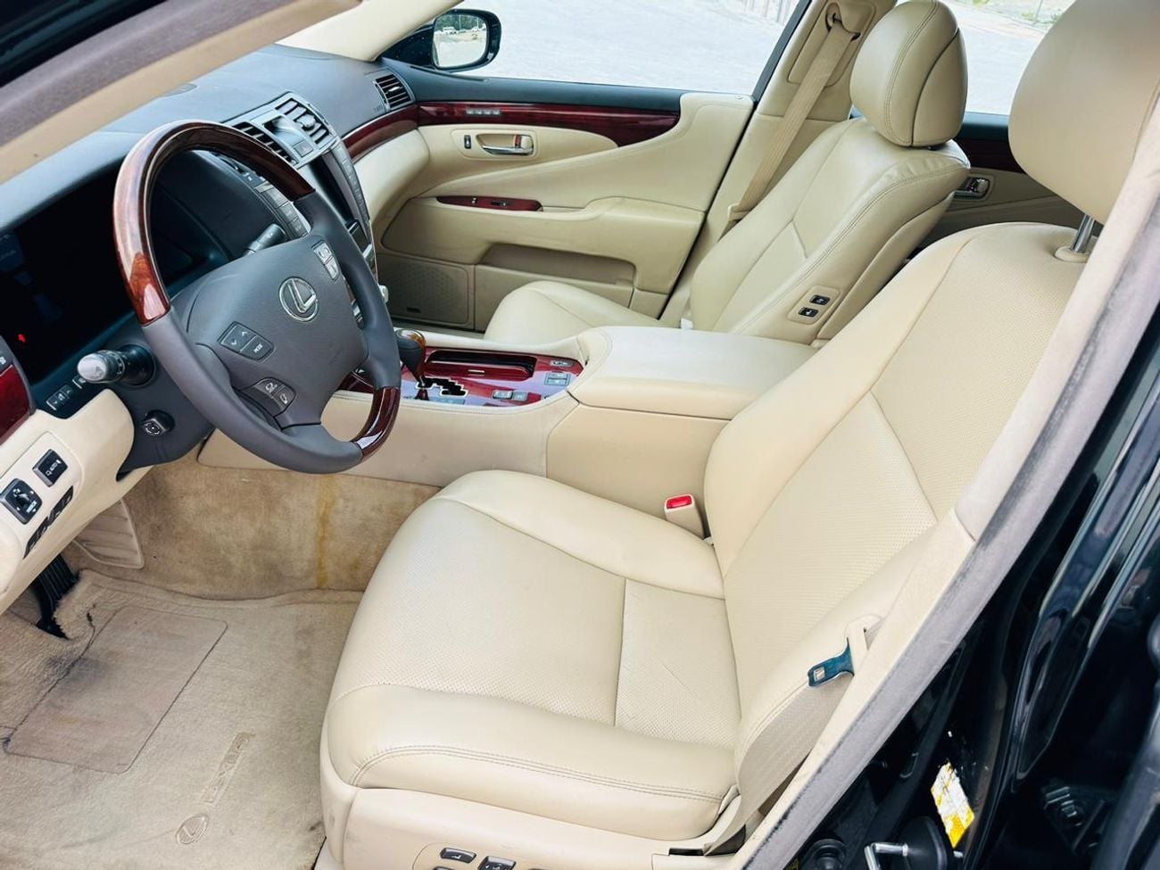لكزس LS 460 بريمير SWB