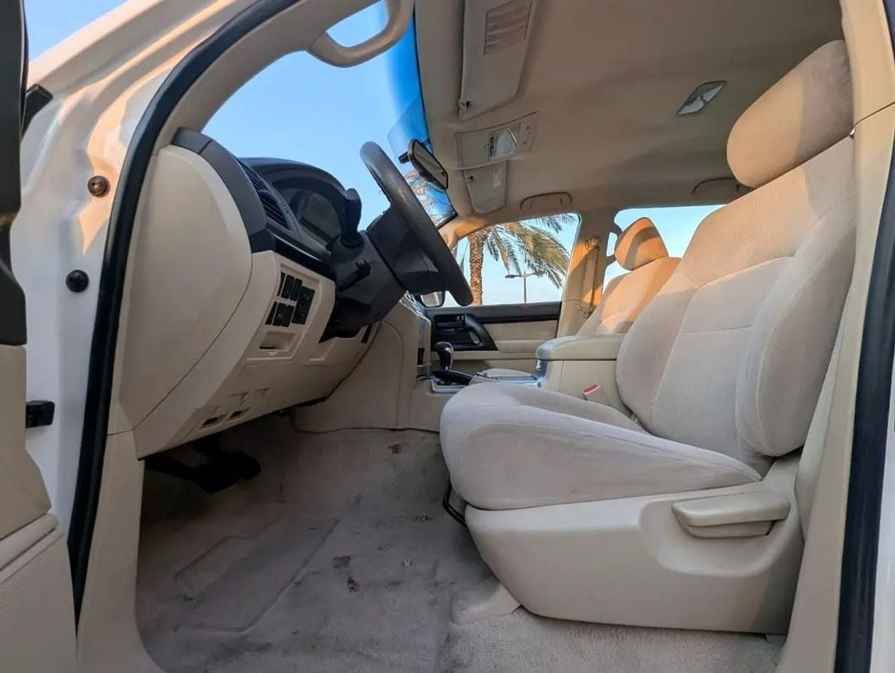 Toyota Land Cruiser GCC Specs | V6 4.0L Interior and Exterior Excellent Condition