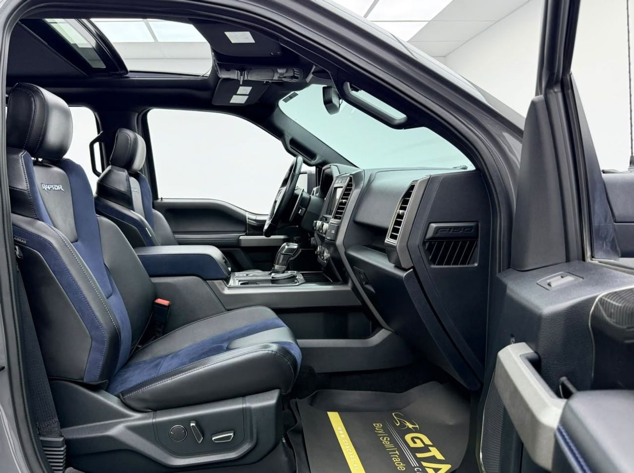 Ford F-150 RAPTOR CREW CAB MID 2020 Ford F150 Raptor, Warranty, Full Service History, Carbon Fiber Interior, Fully Loaded, GCC