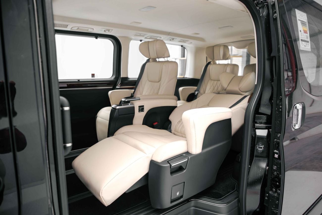 تويوتا جرافينا PREMIUM HI 3.5L - Black Inside Beige | Export Only