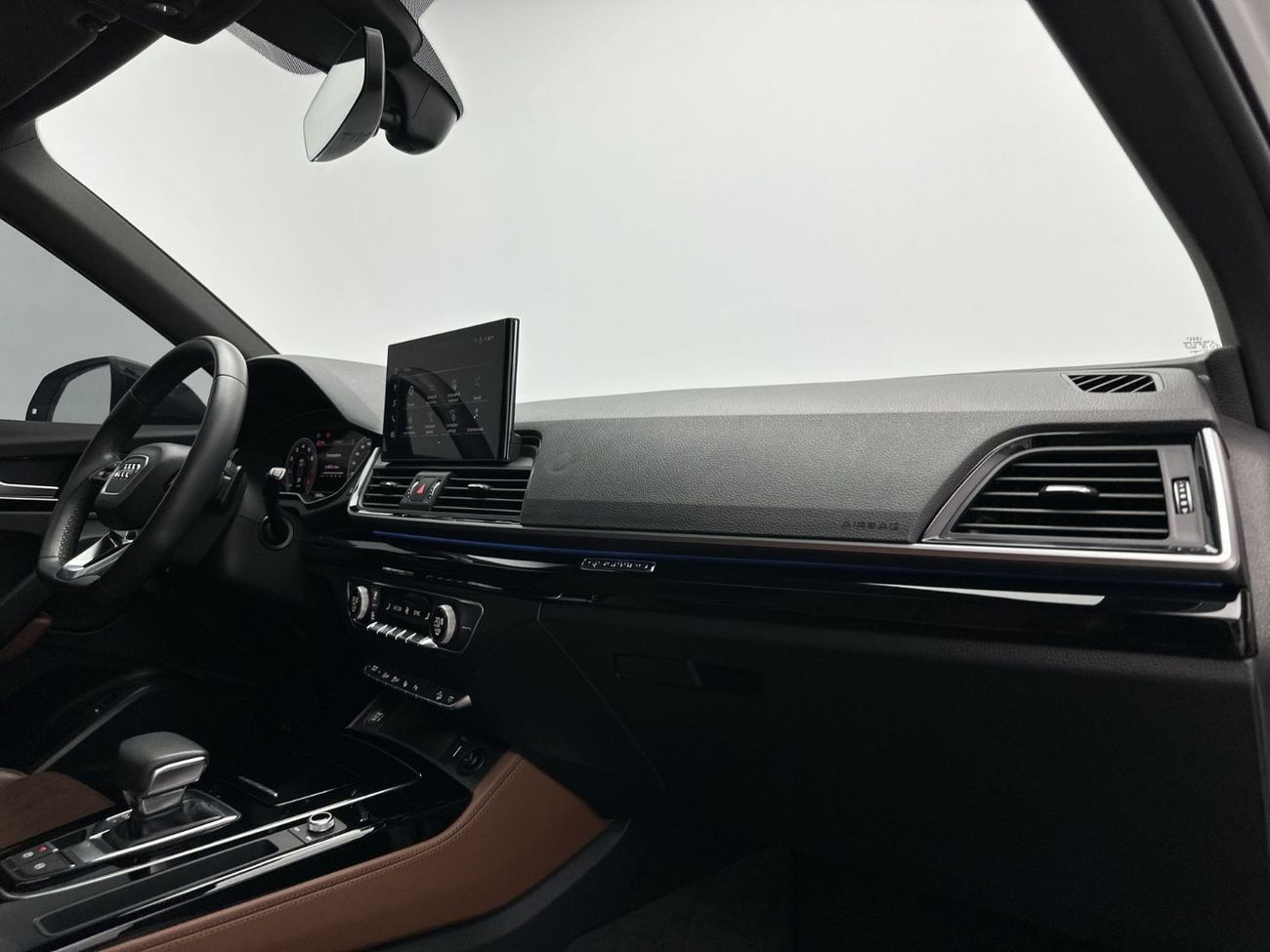أودي Q5 45 TFSI S-LINE quattro 249hp (Ref# 82123)
