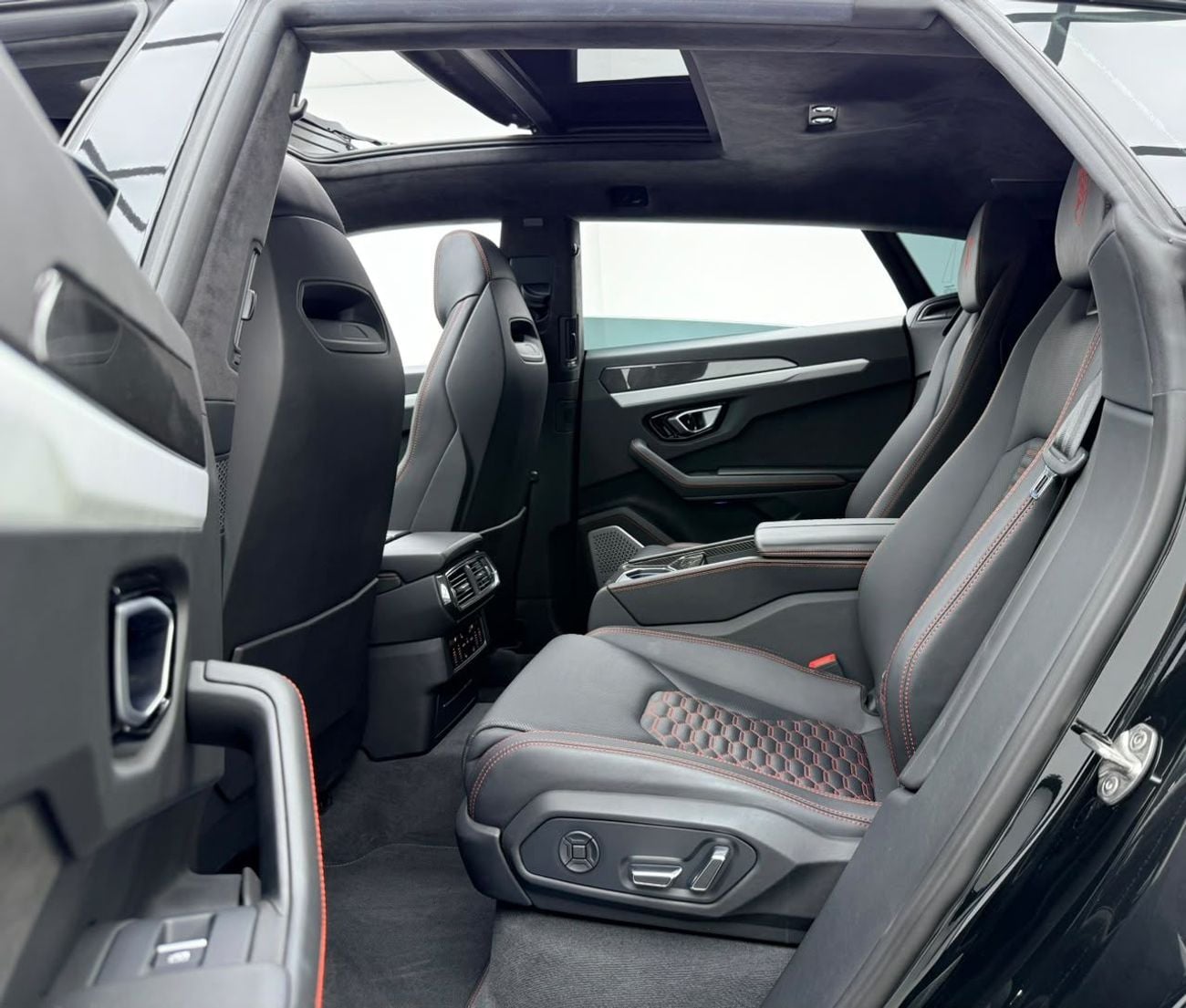 Lamborghini Urus STANDARD 2020 Lamborghini Urus, Warranty, Full Lamborghini Service History, Japanese Specs.