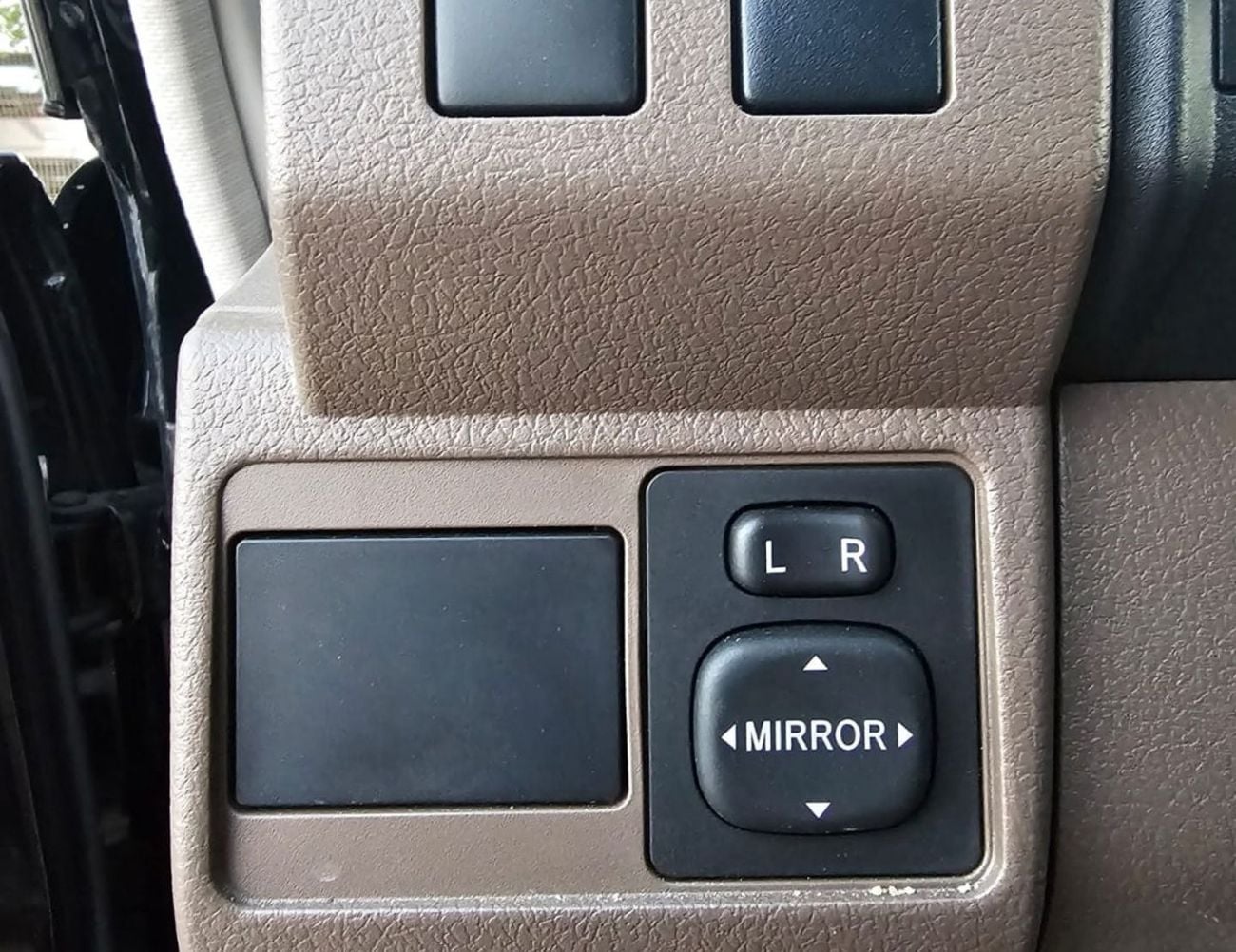 Toyota Land Cruiser 70 LC76 LX HARDTOP 5DOOR || 4.0L PETOL A/T 4WD | RADAR | DIFF-LOCK | FULL OPTION (CODE # 76PAFRE)