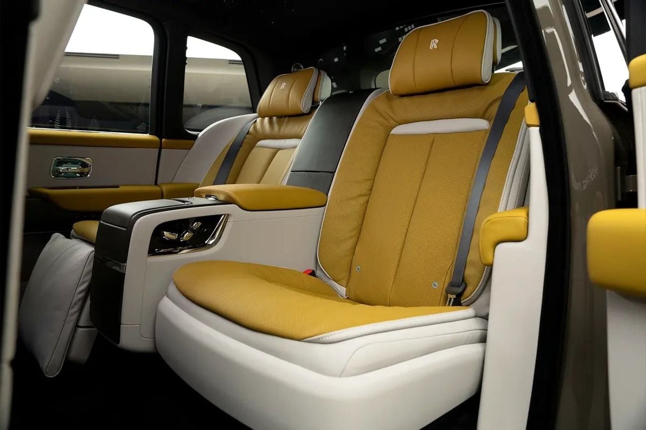 Rolls Royce Cullinan SILVER BADGE