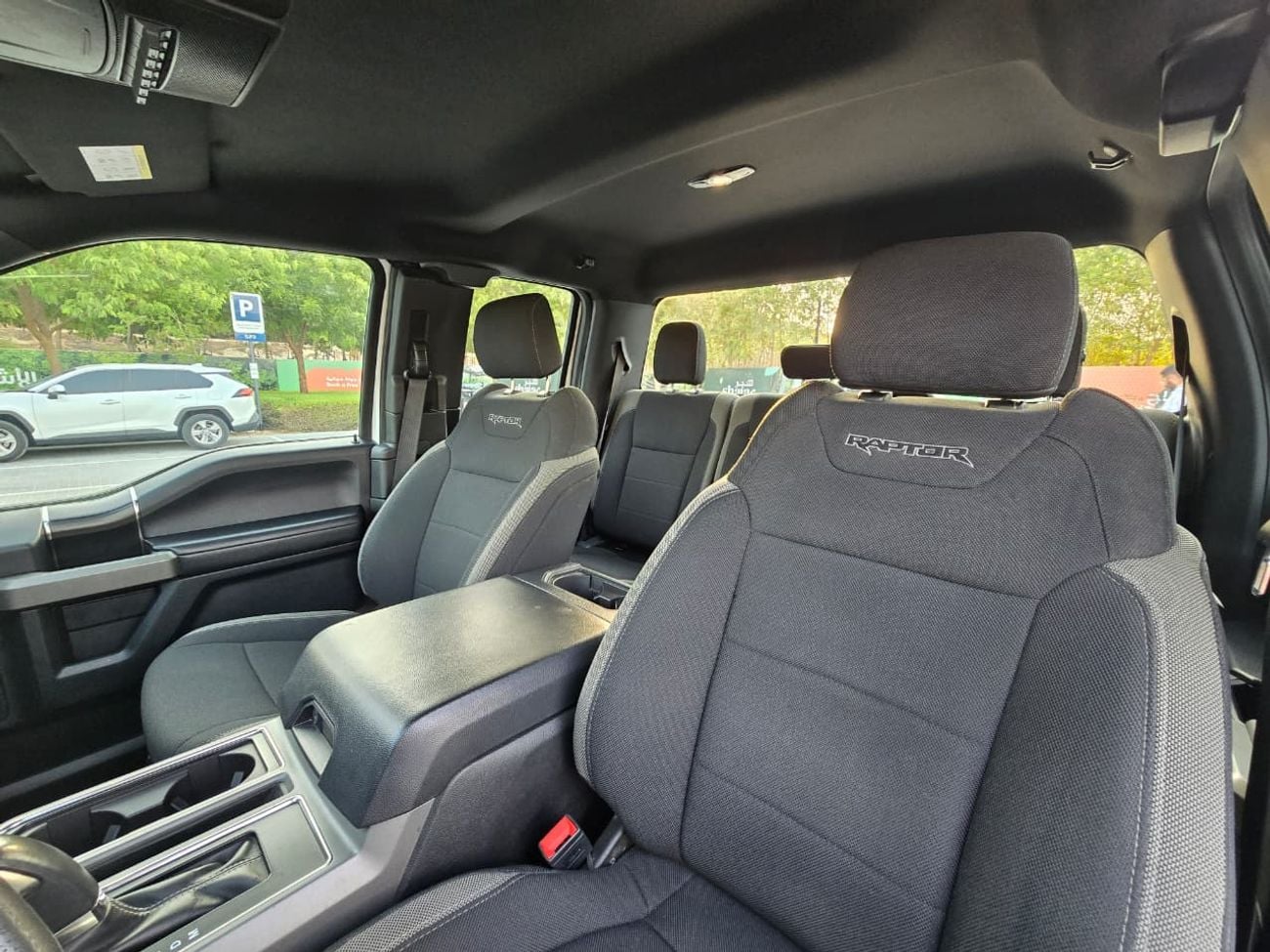Ford F-150 RAPTOR CREW CAB MID Ford F-150 Raptor 2019 | GCC Specs | Orginal paint | Pristine Condition | 2Keys | Single owner |
