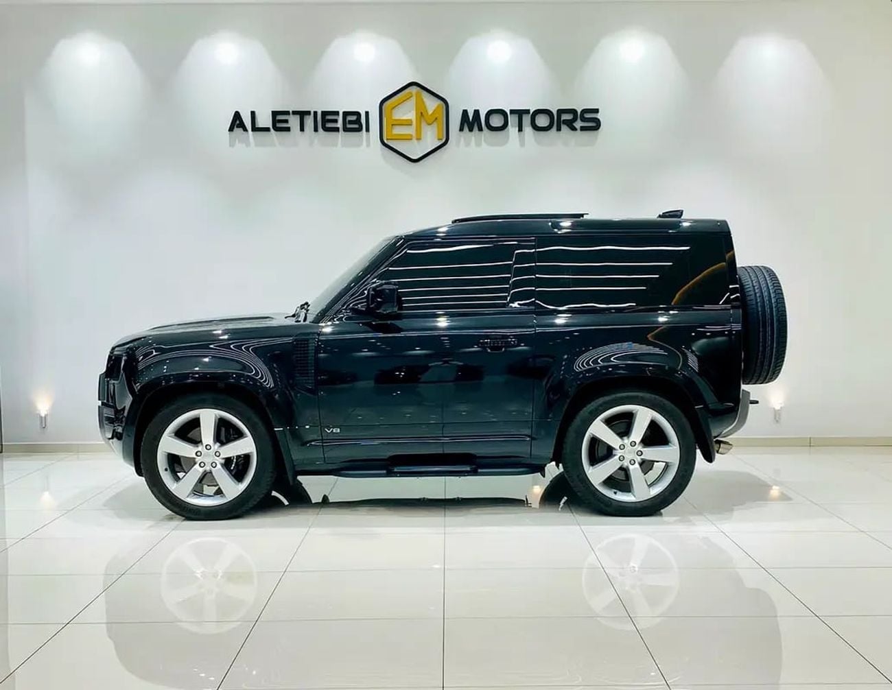 لاند روفر ديفندر 90 V8 Edition P525 - European Specs