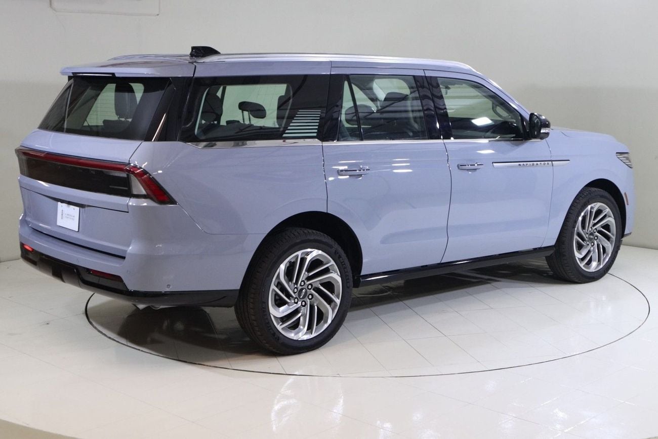 Lincoln Navigator RESERVE N1525 / AL TAYER MOTORS AL QOUZ SHOWROOM