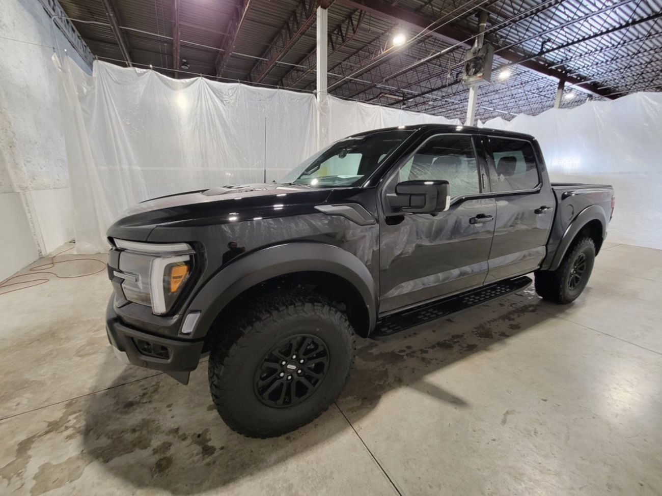 فورد F 150 PLATINUM سيارة جديدة سوبر كرو بمحرك V6 سعة 3.5 لتر