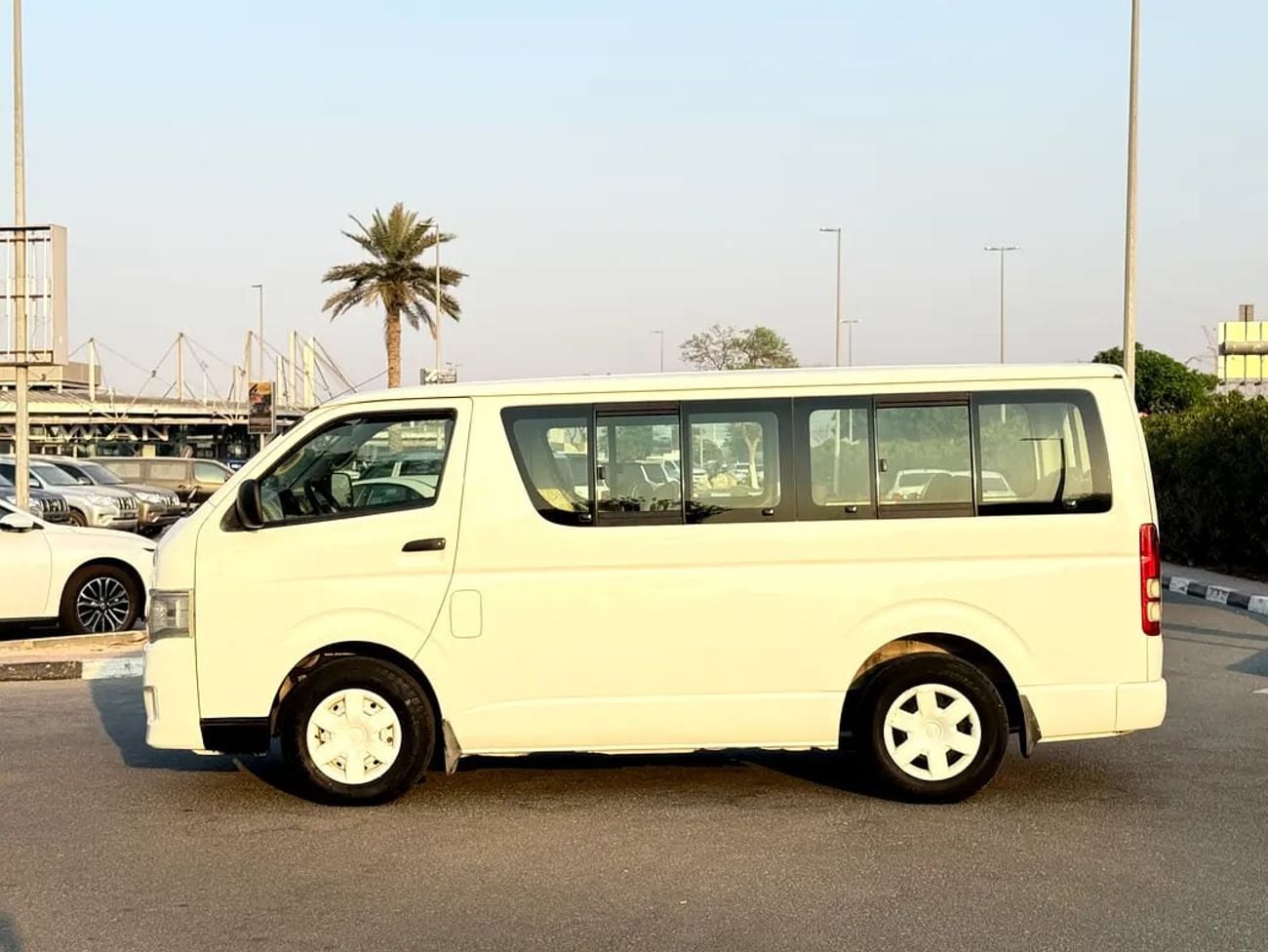Toyota Hiace GL GCC Specs-passenger Van - excellent condition