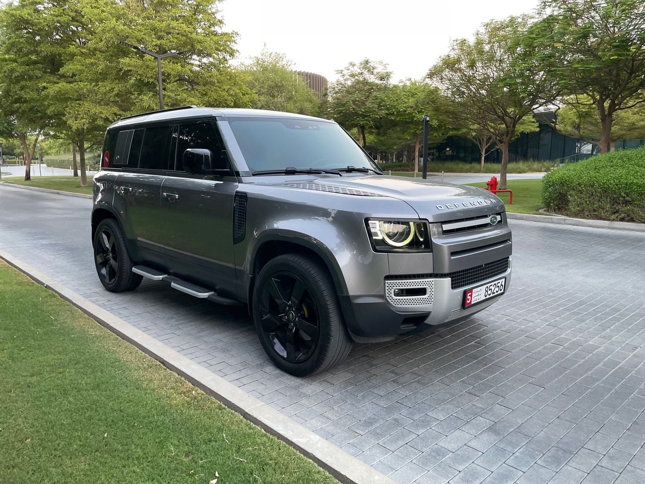 Land Rover Defender p400 x dynamic