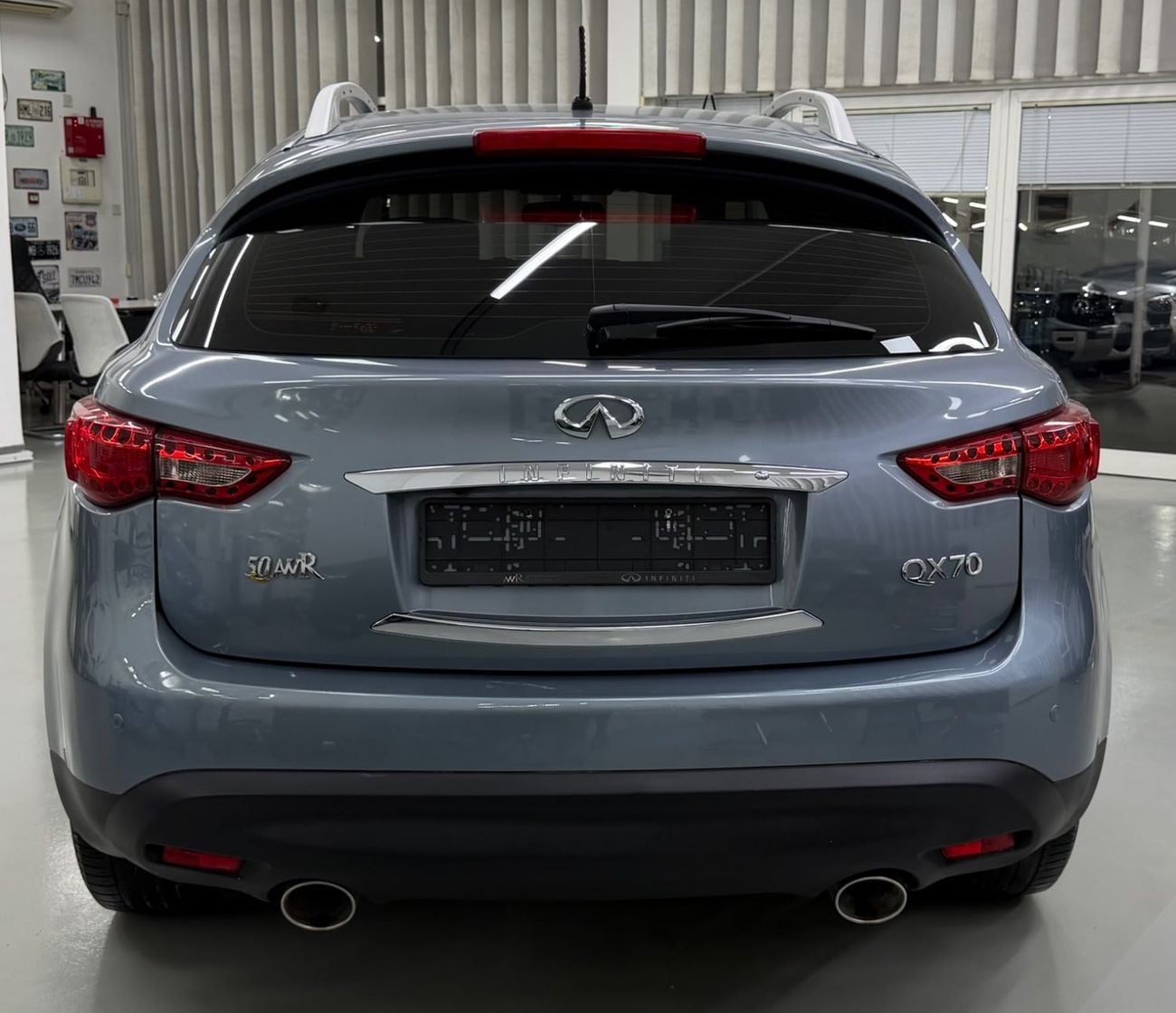 Infiniti QX70 LUXURY GCC .. Perfect condition .. V6 .. Top Range