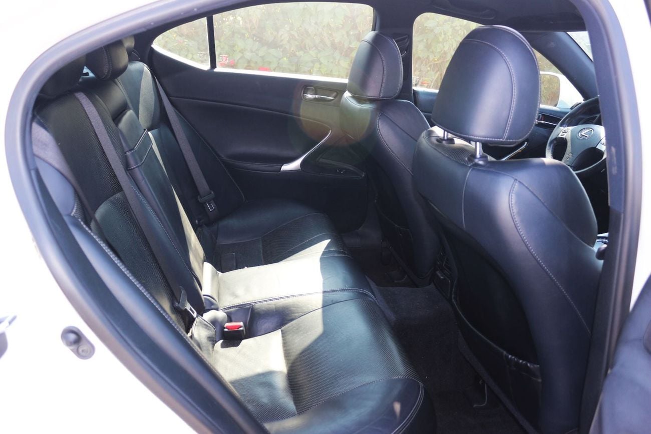 Lexus IS300 PLATINUM lexus Is 300 gcc model 2012 full options
