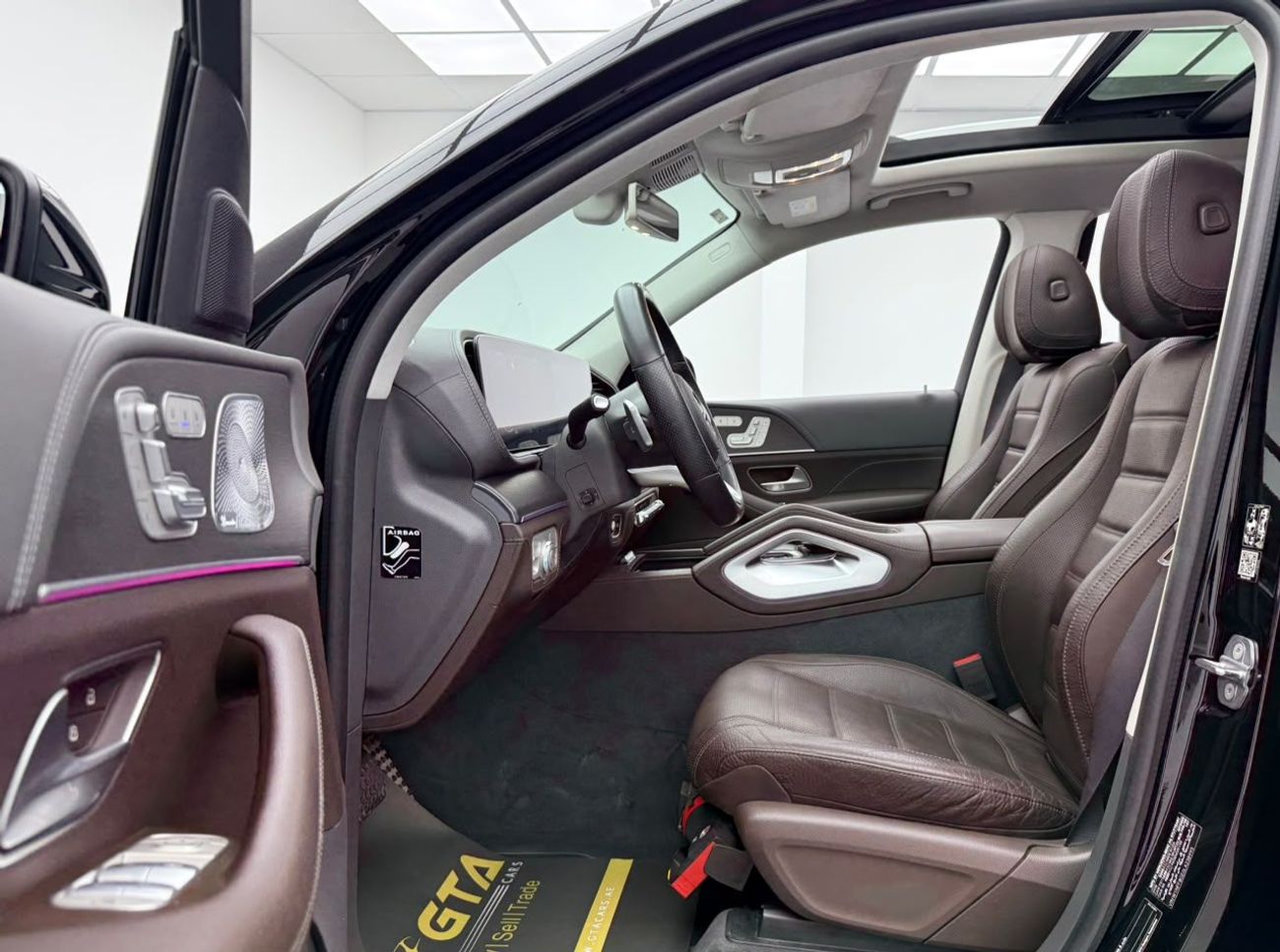 مرسيدس بنز GLS 580 STANDARD مرسيدس بنز GLS580 4MATIC موديل 2020، مزودة بحزمة خدمة مرسيدس بنز لعام 2028، مع ضمان، وسجل صيانة كامل
