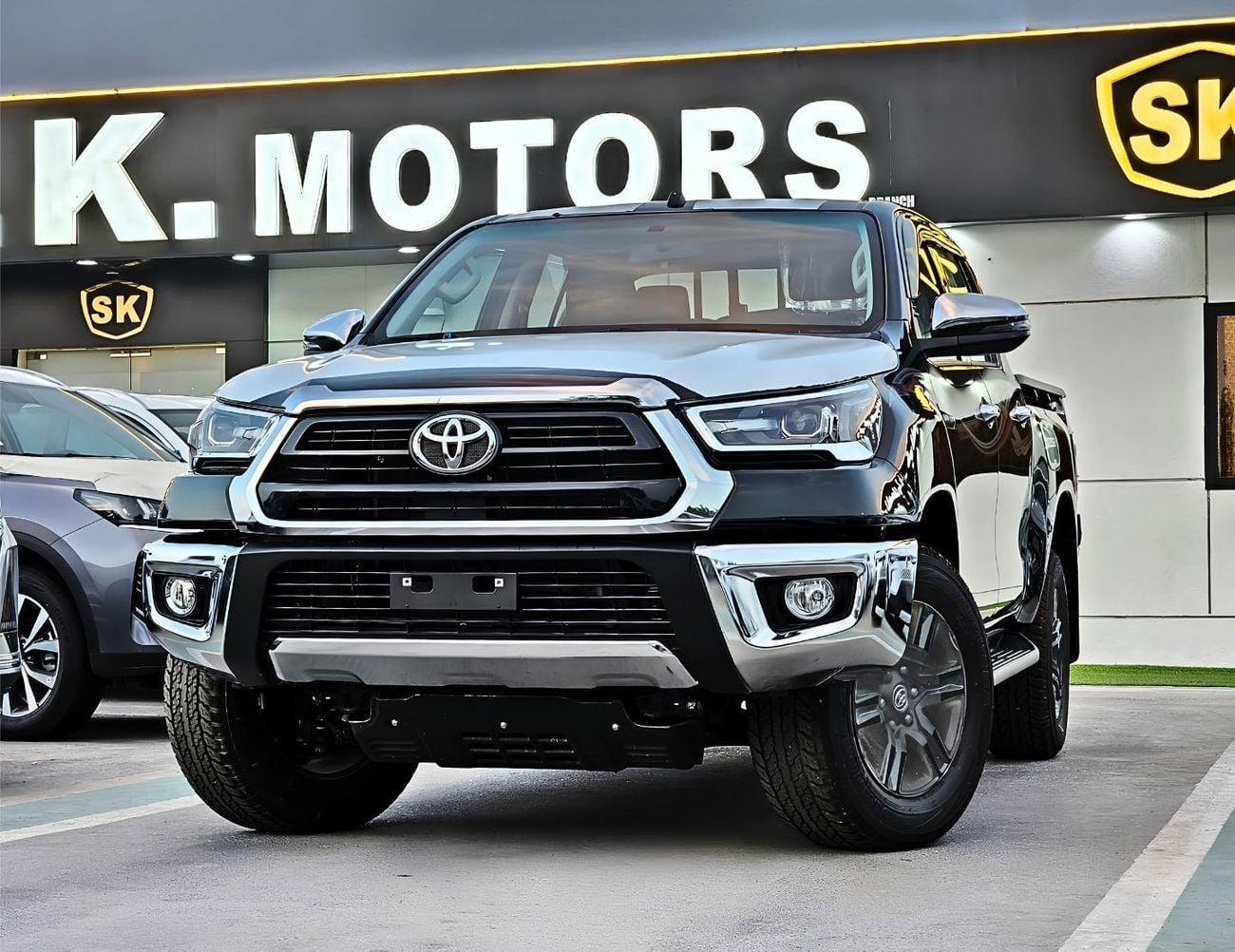 Toyota Hilux TOYOTA HILUX SR5 WIDE BODY || 2.7L PETROL V4 M/T 4WD | BLIND SPOT | WINDOW VISOR | REAR CAMERA | AUT