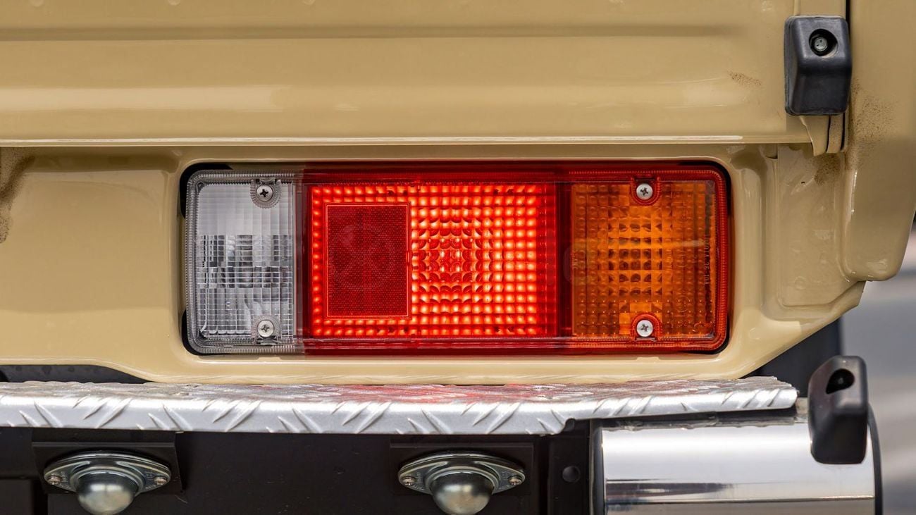 تويوتا لاند كروزر بيك أب 70 LC79 LX LX