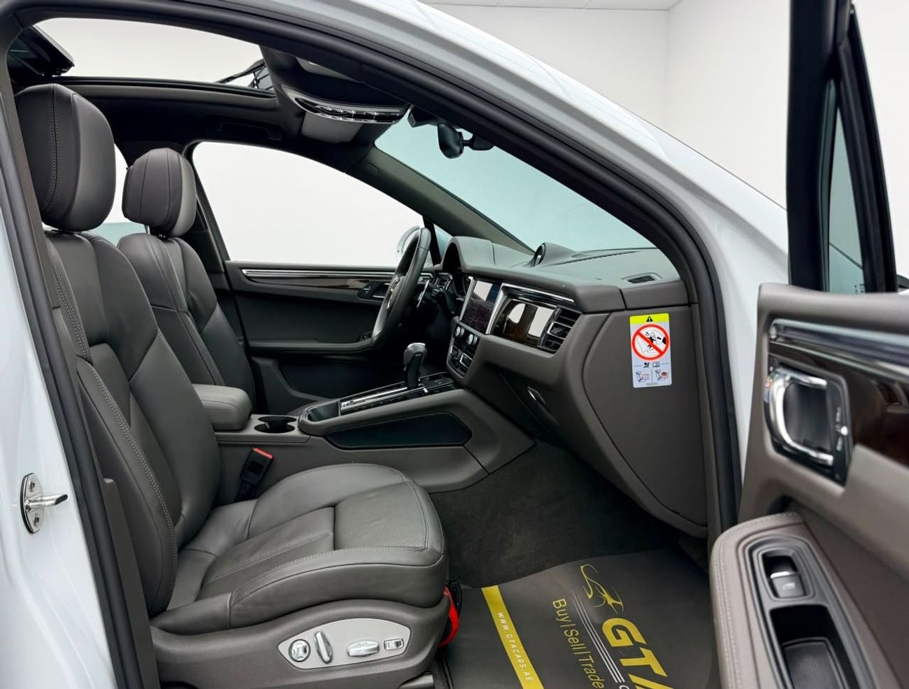 بورش ماكان STANDARD 2022 Porsche Macan, Warranty, Full Service History, Fully Loaded, Excellent Condition, GCC
