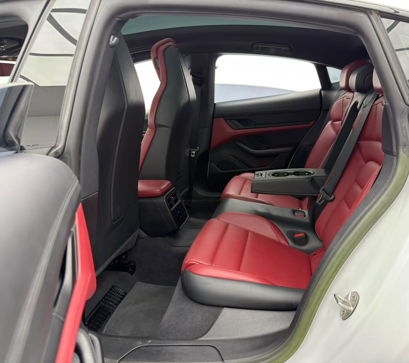 Porsche Taycan 4