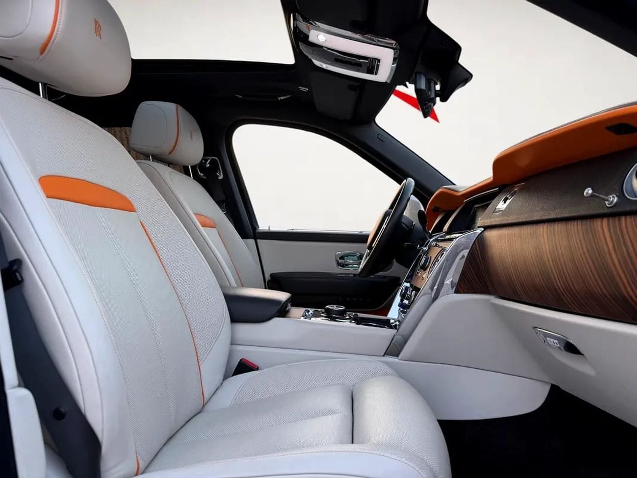 Rolls Royce Cullinan SILVER BADGE | GCC | ORIGINAL PAINT | AGMC SERVICE CONTRACT